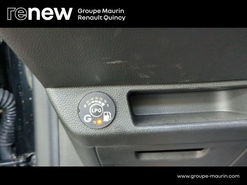 Photo 17 de l’annonce de RENAULT Clio d’occasion à vendre à QUINCY-SOUS-SÉNART