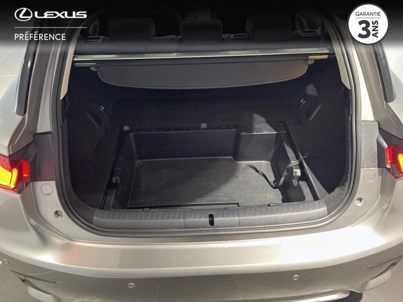 Photo 15 de l’annonce de LEXUS CT d’occasion à vendre à MONTFAVET