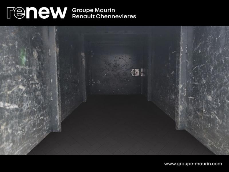 Photo 17 de l’annonce de RENAULT Master Benne VUL d’occasion à vendre à CHENNEVIÈRES-SUR-MARNE