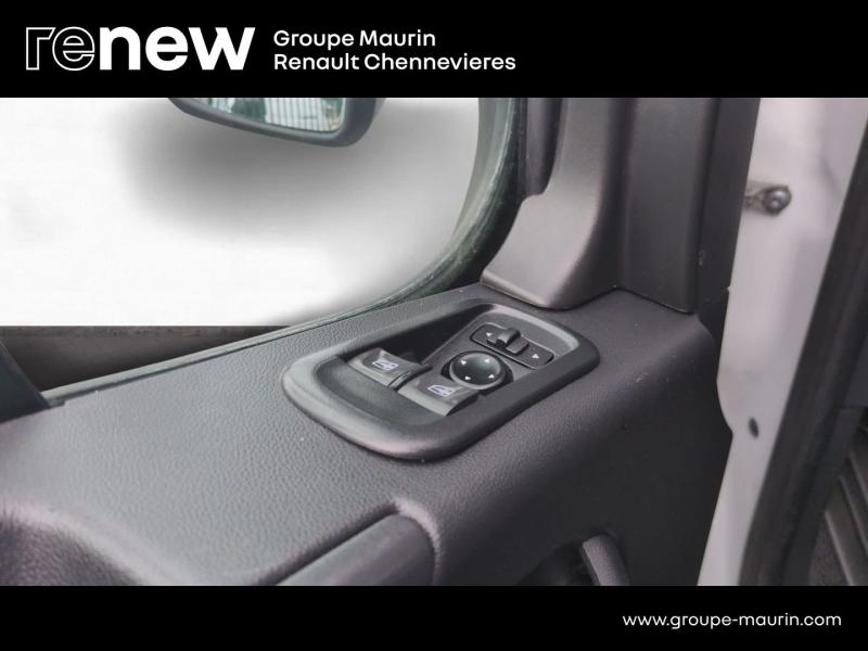 Photo 20 de l’annonce de RENAULT Master Benne VUL d’occasion à vendre à CHENNEVIÈRES-SUR-MARNE