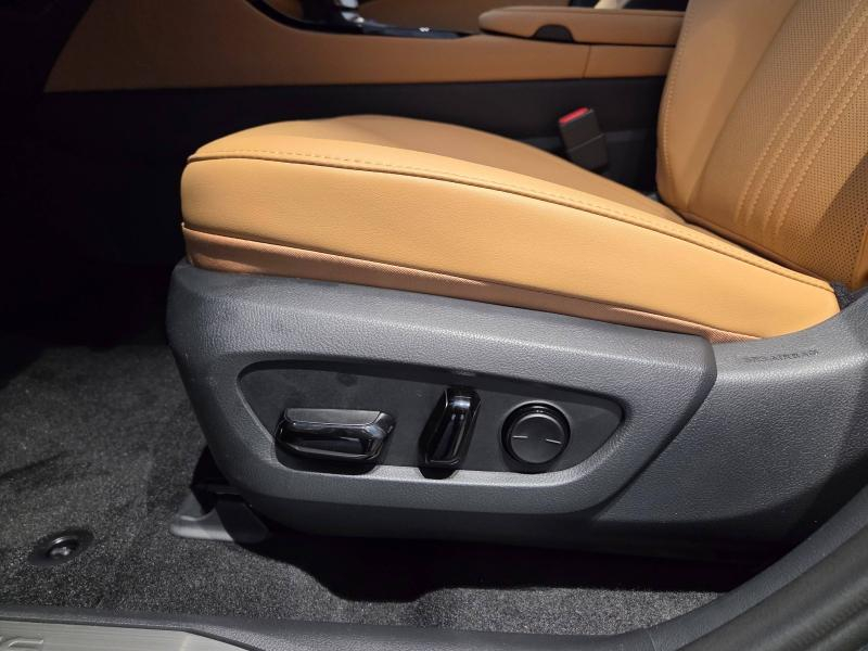 Photo 12 de l’annonce de LEXUS NX d’occasion à vendre à AUBIÈRE