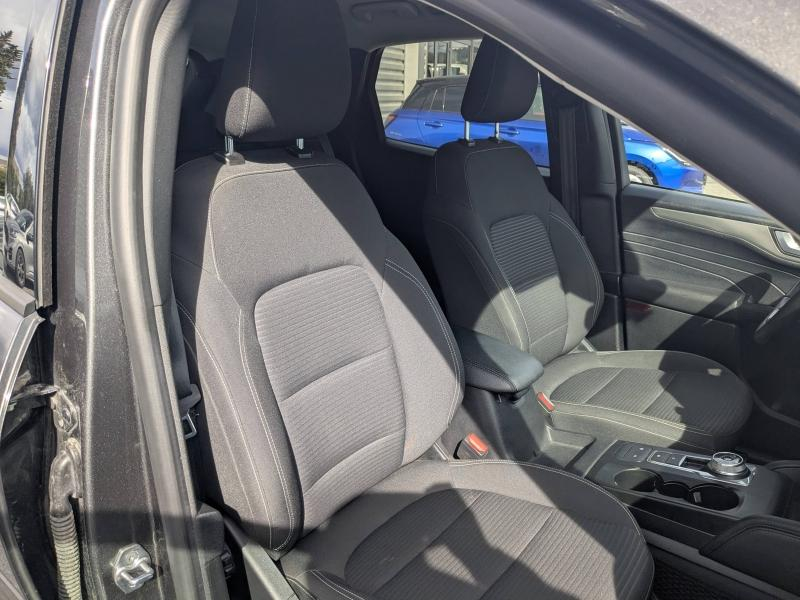 Photo 9 de l’annonce de FORD Kuga d’occasion à vendre à DRAGUIGNAN