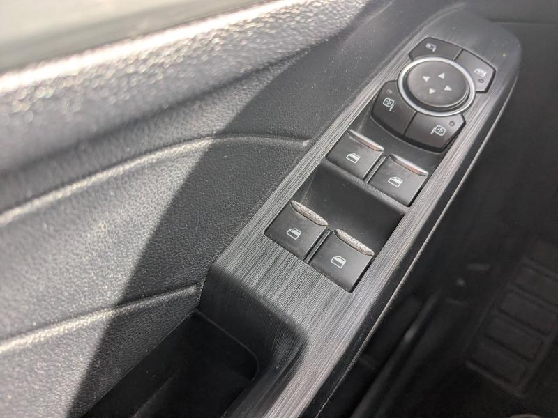 Photo 17 de l’annonce de FORD Kuga d’occasion à vendre à DRAGUIGNAN