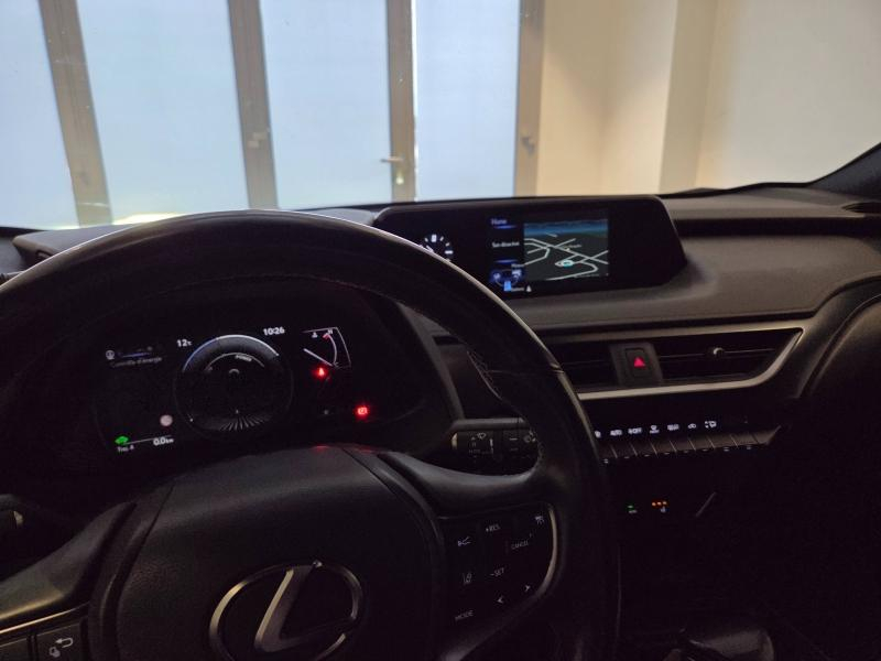 Photo 4 de l’annonce de LEXUS UX d’occasion à vendre à AUBIÈRE
