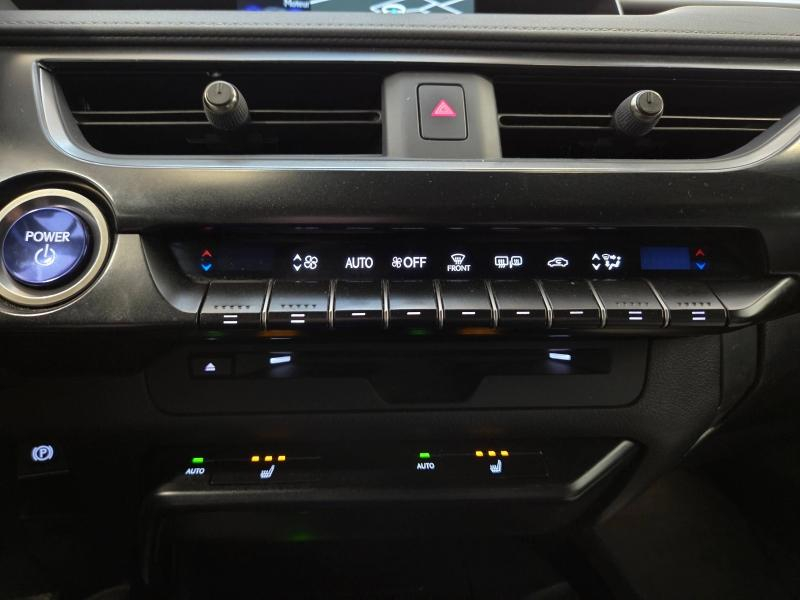 Photo 7 de l’annonce de LEXUS UX d’occasion à vendre à AUBIÈRE