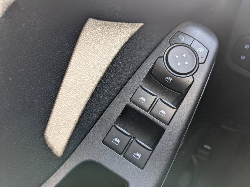 Photo 18 de l’annonce de FORD Fiesta d’occasion à vendre à DRAGUIGNAN