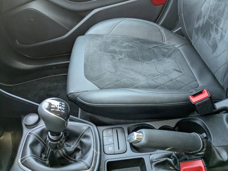 Photo 15 de l’annonce de FORD Fiesta d’occasion à vendre à AVIGNON