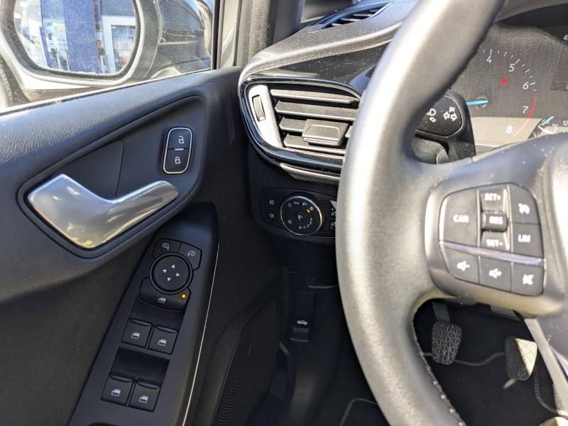 Photo 18 de l’annonce de FORD Fiesta d’occasion à vendre à AVIGNON