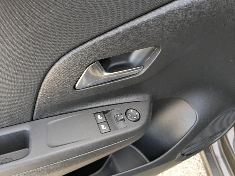 Photo 8 de l’annonce de OPEL Corsa d’occasion à vendre à LA VALETTE