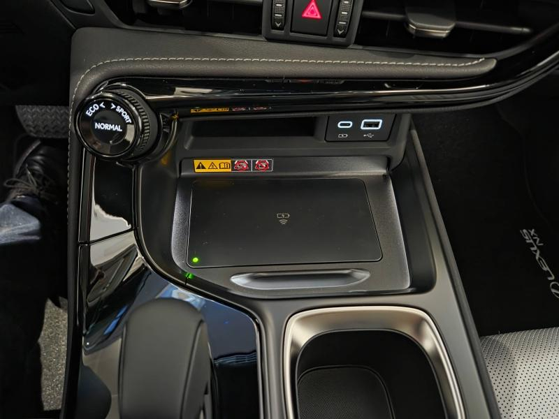 Photo 10 de l’annonce de LEXUS NX d’occasion à vendre à AUBIÈRE