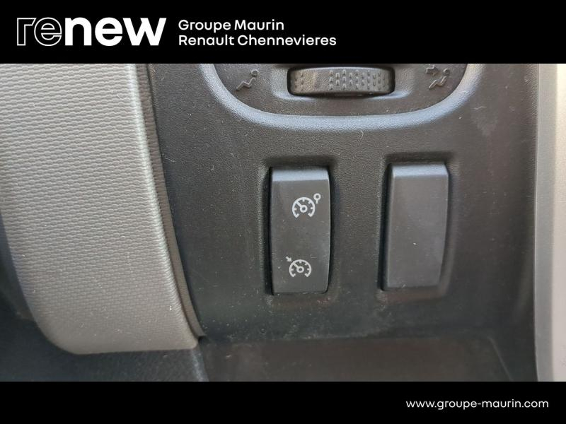 Photo 20 de l’annonce de RENAULT Trafic Fg VUL d’occasion à vendre à CHENNEVIÈRES-SUR-MARNE