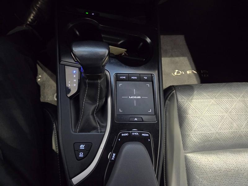 Photo 9 de l’annonce de LEXUS UX d’occasion à vendre à AUBIÈRE