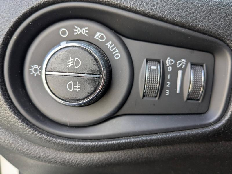 Photo 9 de l’annonce de JEEP Renegade d’occasion à vendre à LA VALETTE