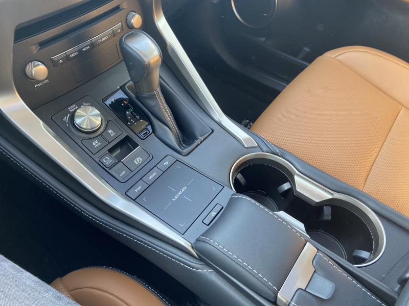 Photo 11 de l’annonce de LEXUS NX d’occasion à vendre à MONTFAVET