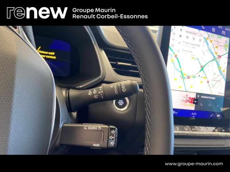 Photo 15 de l’annonce de RENAULT  d’occasion à vendre à CORBEIL-ESSONNES