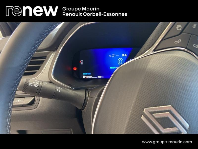 Photo 16 de l’annonce de RENAULT  d’occasion à vendre à CORBEIL-ESSONNES