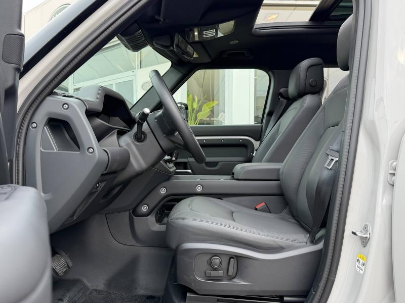 Photo 13 de l’annonce de LAND-ROVER Defender d’occasion à vendre à AIX-EN-PROVENCE