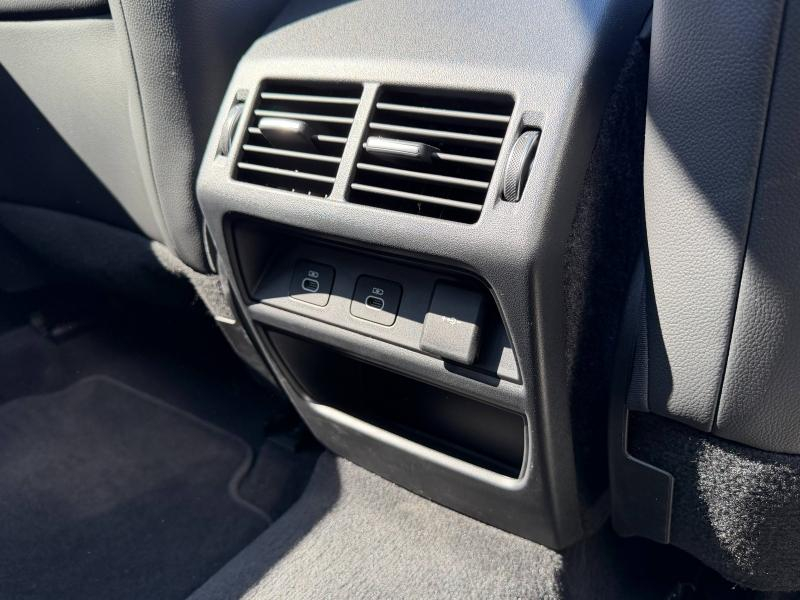 Photo 18 de l’annonce de LAND-ROVER Discovery Sport d’occasion à vendre à AIX-EN-PROVENCE