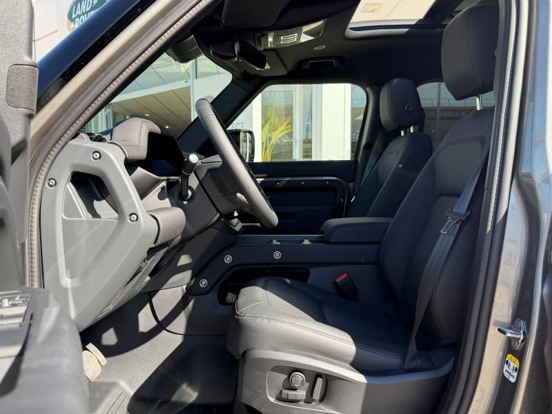 Photo 11 de l’annonce de LAND-ROVER Defender d’occasion à vendre à AIX-EN-PROVENCE