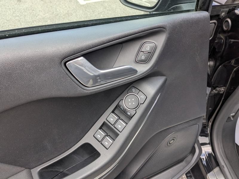 Photo 8 de l’annonce de FORD Fiesta d’occasion à vendre à LA VALETTE