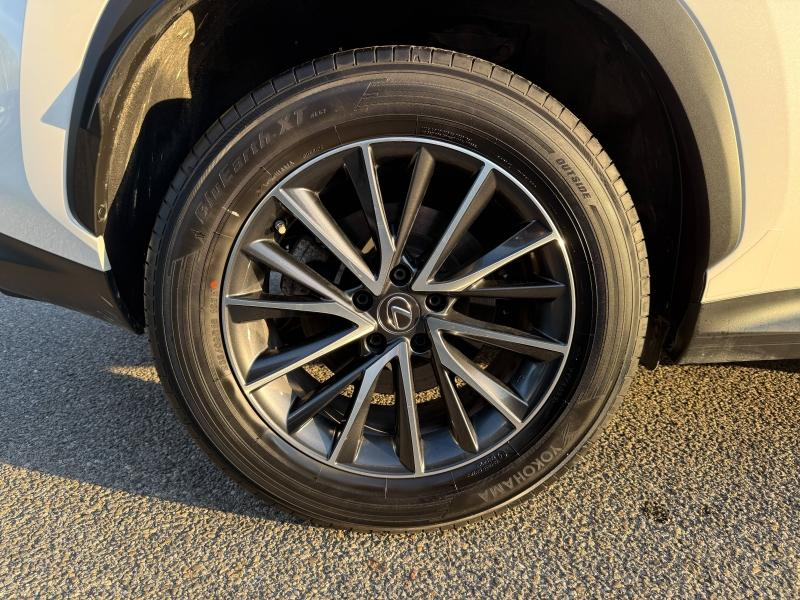 Photo 14 de l’annonce de LEXUS NX d’occasion à vendre à MONTFAVET