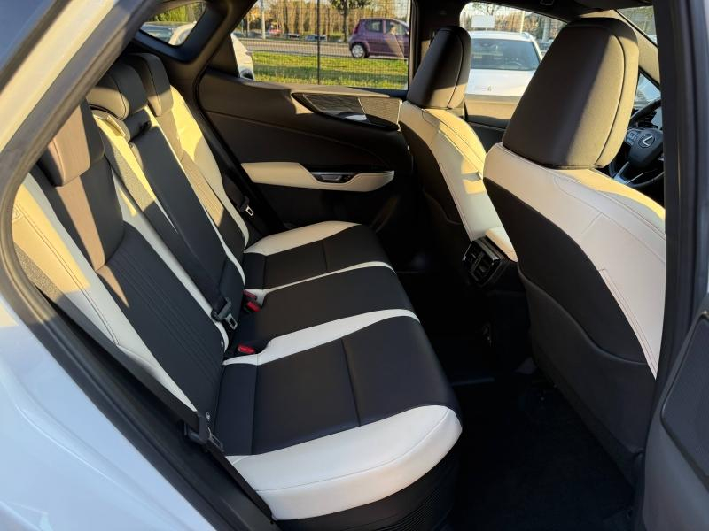 Photo 16 de l’annonce de LEXUS NX d’occasion à vendre à MONTFAVET