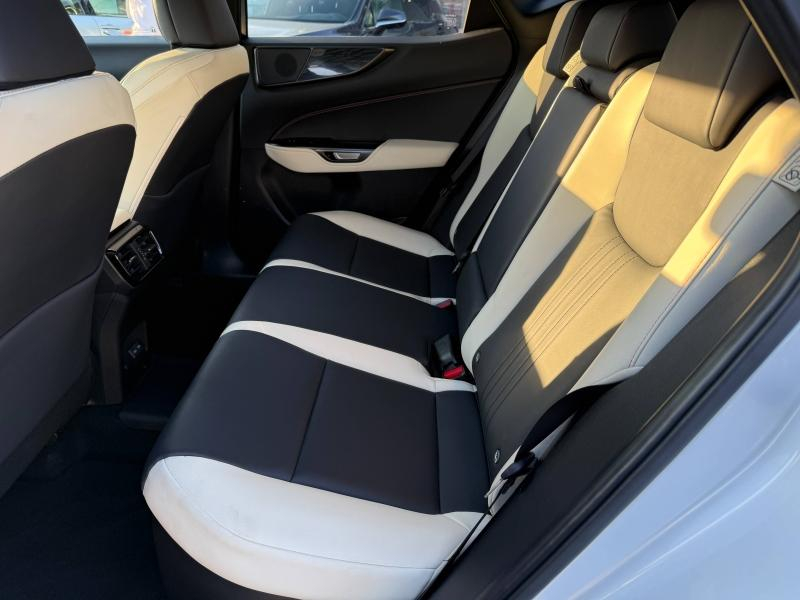 Photo 17 de l’annonce de LEXUS NX d’occasion à vendre à MONTFAVET