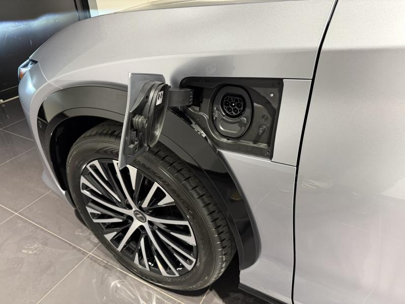 Photo 16 de l’annonce de LEXUS RZ d’occasion à vendre à LATTES