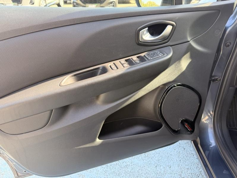 Photo 9 de l’annonce de RENAULT Clio d’occasion à vendre à AUBAGNE