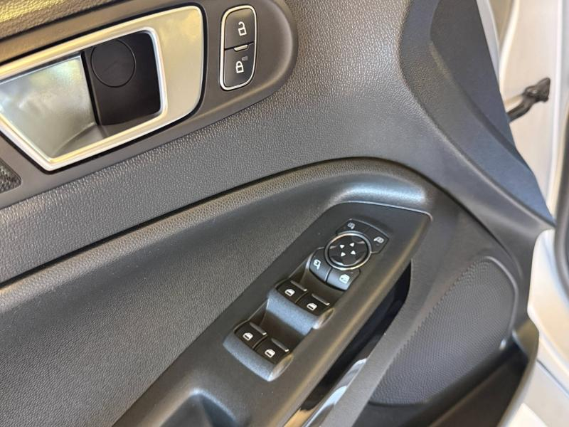 Photo 12 de l’annonce de FORD EcoSport d’occasion à vendre à MANOSQUE