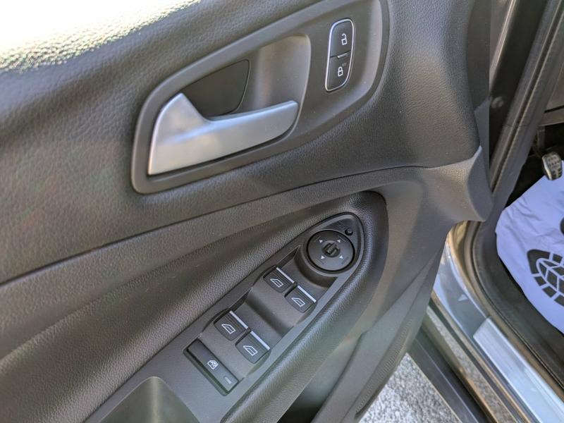 Photo 8 de l’annonce de FORD Kuga d’occasion à vendre à LA VALETTE