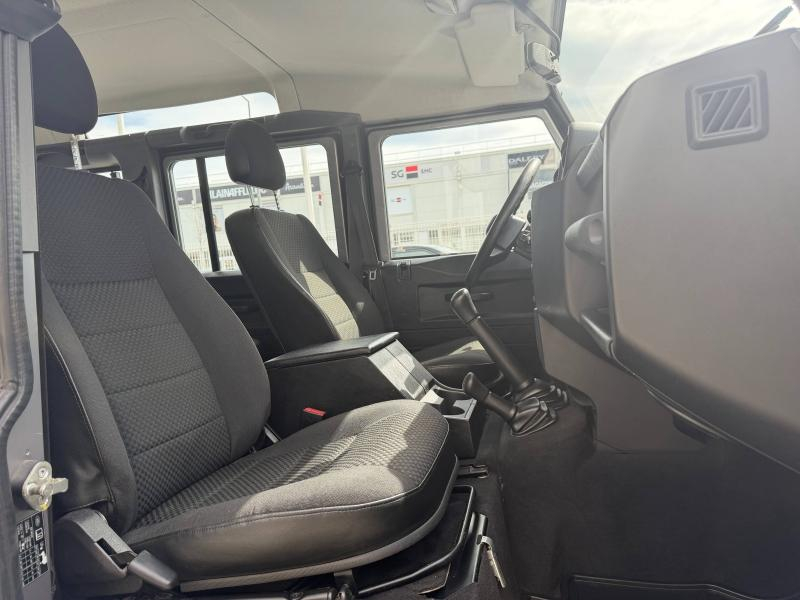 Photo 10 de l’annonce de LAND-ROVER Defender d’occasion à vendre à AIX-EN-PROVENCE