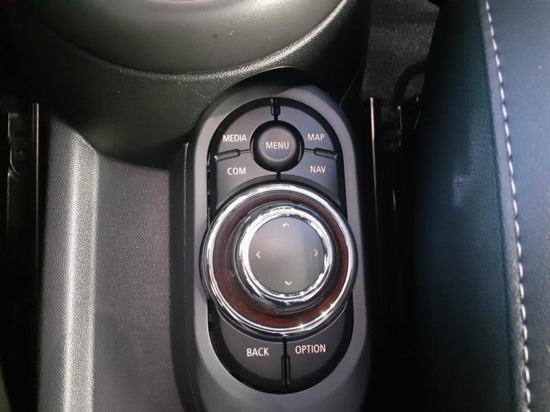 Photo 18 de l’annonce de MINI Mini 5 Portes d’occasion à vendre à ORANGE