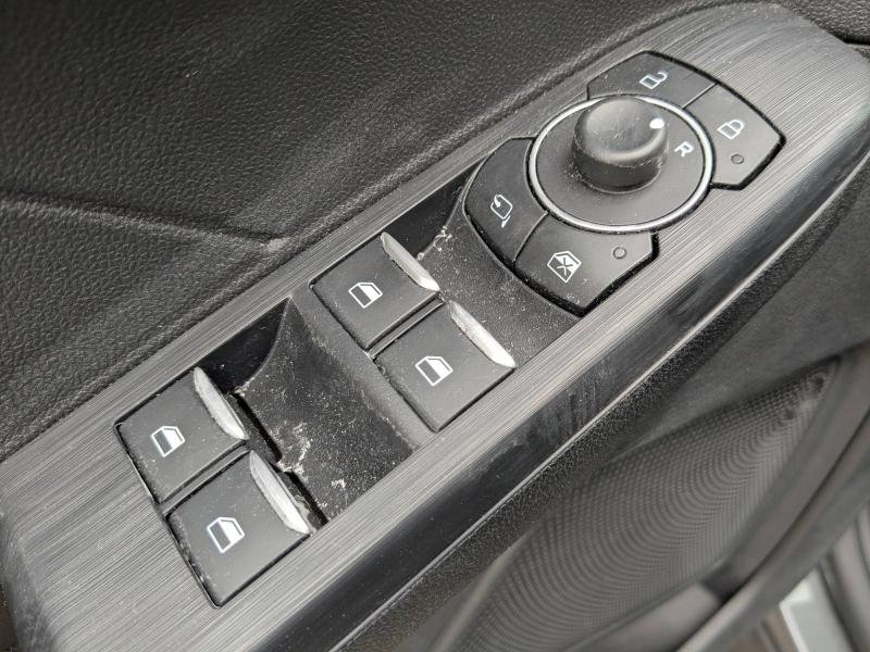 Photo 9 de l’annonce de FORD Kuga d’occasion à vendre à BRIGNOLES