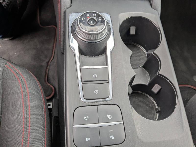 Photo 16 de l’annonce de FORD Kuga d’occasion à vendre à BRIGNOLES