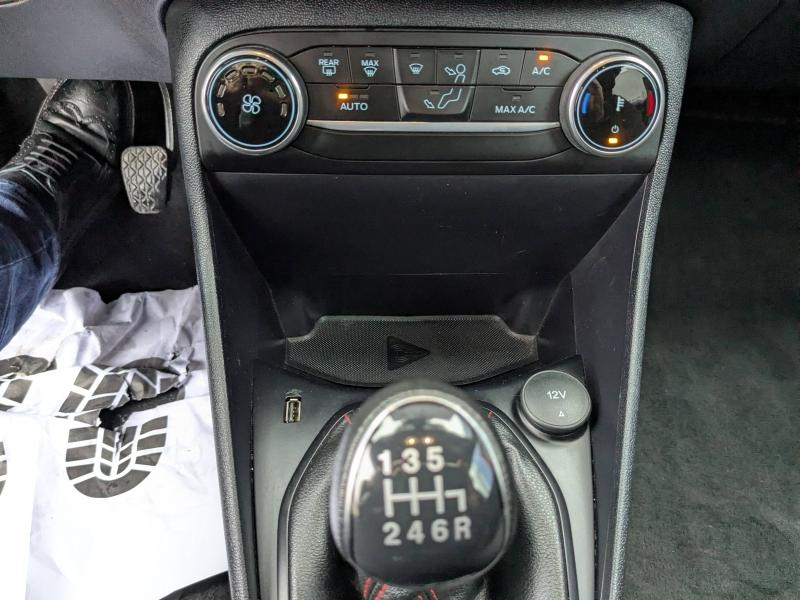 Photo 16 de l’annonce de FORD Fiesta d’occasion à vendre à BRIGNOLES