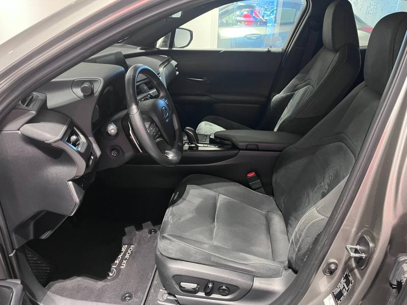 Photo 8 de l’annonce de LEXUS UX d’occasion à vendre à LATTES