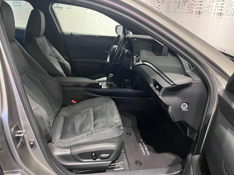 Photo 10 de l’annonce de LEXUS UX d’occasion à vendre à LATTES