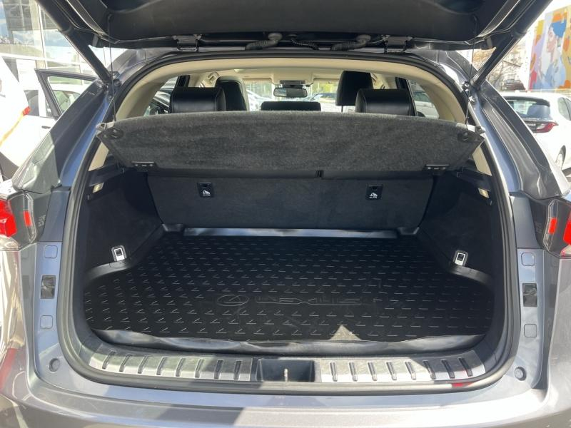 Photo 12 de l’annonce de LEXUS NX d’occasion à vendre à LATTES