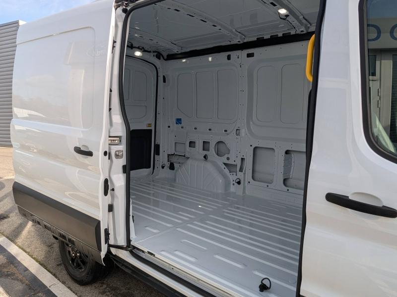 Photo 8 de l’annonce de FORD Transit 2T Fg VUL d’occasion à vendre à DRAGUIGNAN