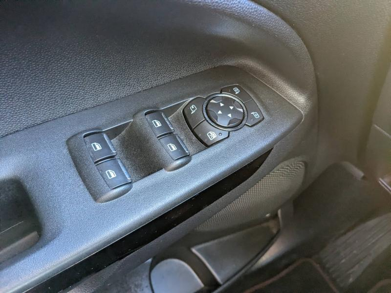 Photo 13 de l’annonce de FORD EcoSport d’occasion à vendre à DRAGUIGNAN