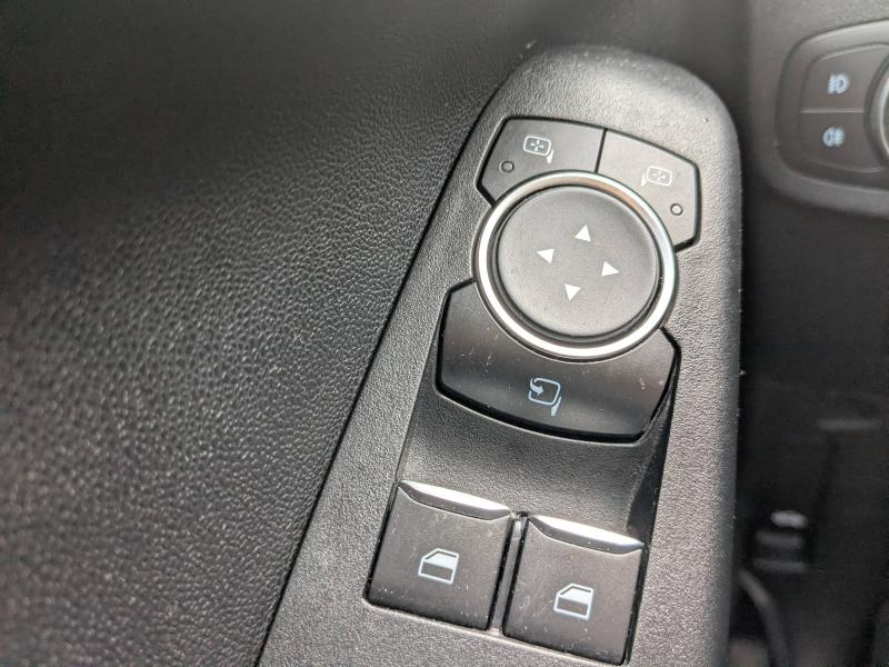 Photo 14 de l’annonce de FORD Fiesta d’occasion à vendre à DRAGUIGNAN