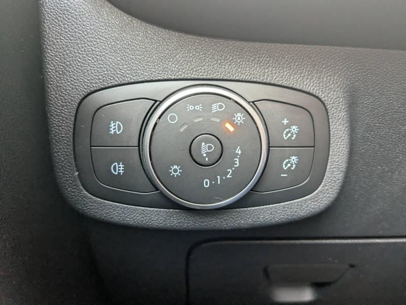 Photo 15 de l’annonce de FORD Fiesta d’occasion à vendre à DRAGUIGNAN