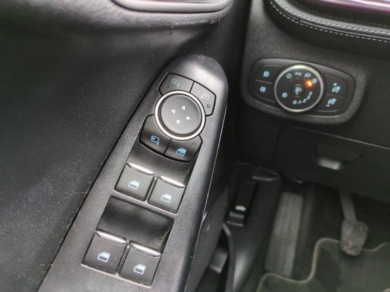 Photo 13 de l’annonce de FORD Fiesta d’occasion à vendre à NÎMES