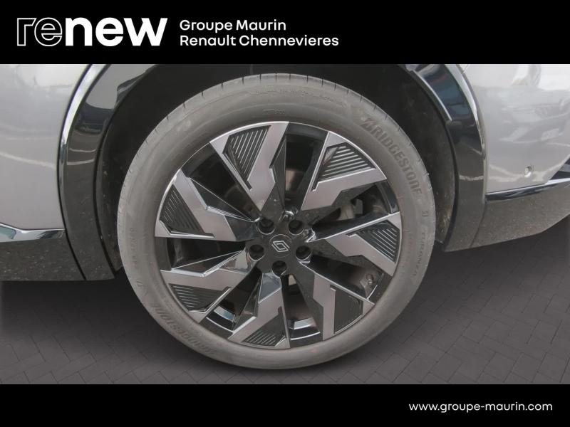 Photo 9 de l’annonce de RENAULT  d’occasion à vendre à CHENNEVIÈRES-SUR-MARNE