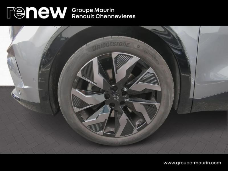 Photo 10 de l’annonce de RENAULT  d’occasion à vendre à CHENNEVIÈRES-SUR-MARNE