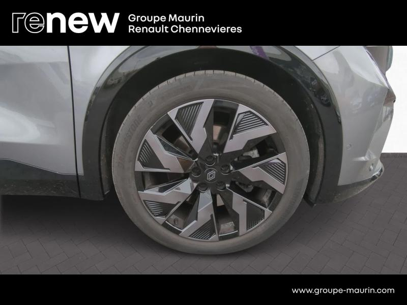 Photo 11 de l’annonce de RENAULT  d’occasion à vendre à CHENNEVIÈRES-SUR-MARNE