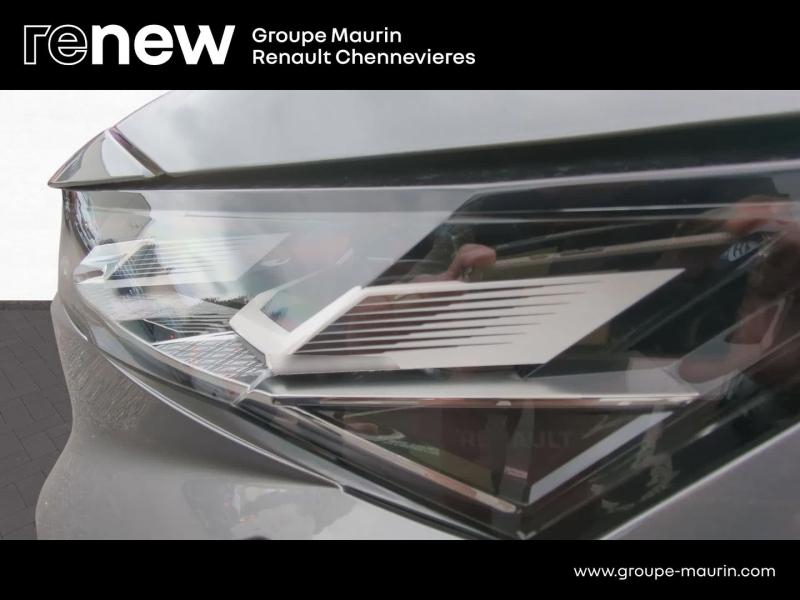 Photo 20 de l’annonce de RENAULT  d’occasion à vendre à CHENNEVIÈRES-SUR-MARNE
