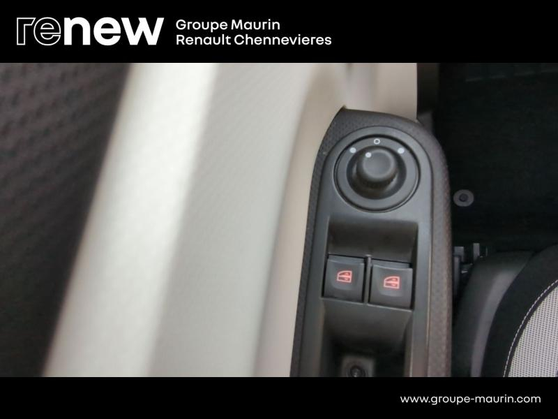 Photo 13 de l’annonce de RENAULT Twingo d’occasion à vendre à CHENNEVIÈRES-SUR-MARNE