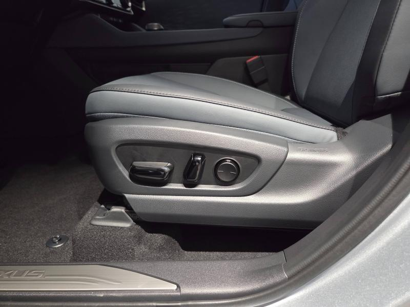 Photo 12 de l’annonce de LEXUS RZ d’occasion à vendre à AUBIÈRE